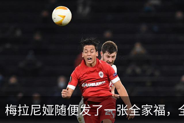 梅拉尼娅随便发了一张全家福，全家六个人站在白宫南门廊上